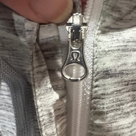 Lululemon Women’s Zip Jacket- so silky soft!! Wonderful condition! M/L - 6 - Picture 8 of 9